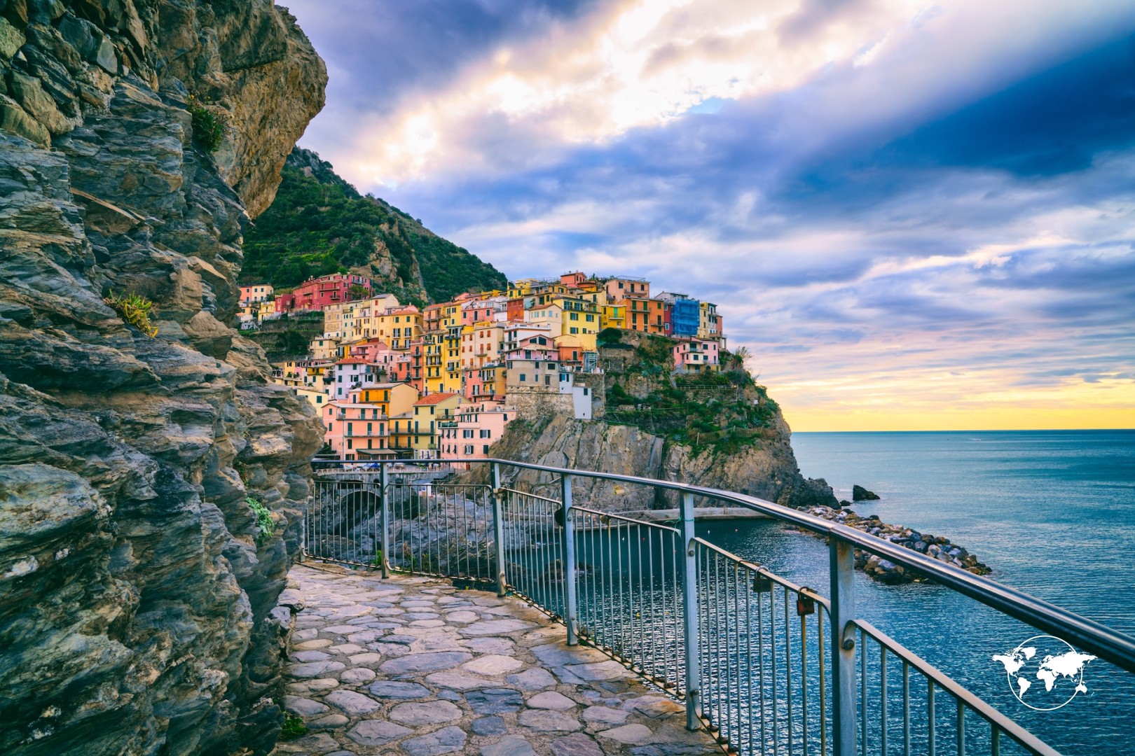 Sentiero panoramico delle Cinque Terre vista mare
